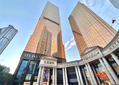 廣州藝星4月星粉節(jié)：微整/皮膚/整外科通通美力鉅惠，消費每滿1萬享開盲盒一次