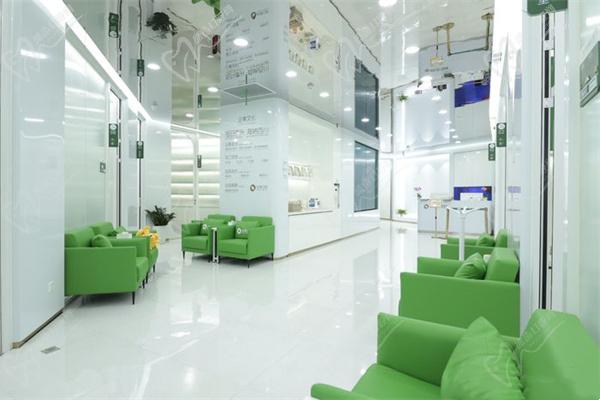 上海英博口腔價格表速更新，3999元種牙假的集采2380價格更香