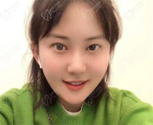 、術(shù)后1年的恢附情況：長期有效和寬度變化