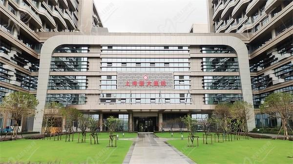 上海醫(yī)大醫(yī)院眼科劉瑜怎么樣？25年萬(wàn)例手術(shù)-做晶體植入/白內(nèi)障治療
